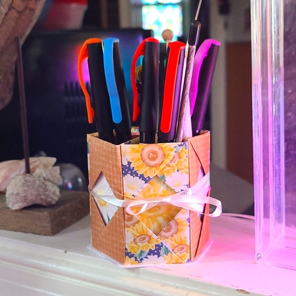 Handmade Origami Pencil Holder, Desk Organizer, Sunflower or Polka Dot - Picture 4 of 5